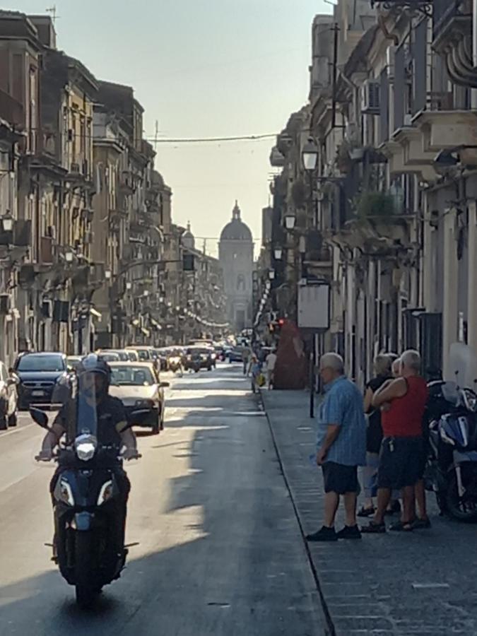 Peppe'S Holiday House Catania Bagian luar foto